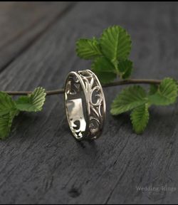 White Gold Nature Themed Wedding Ring Size 9.5