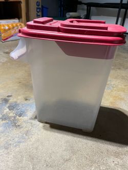 Dog food container