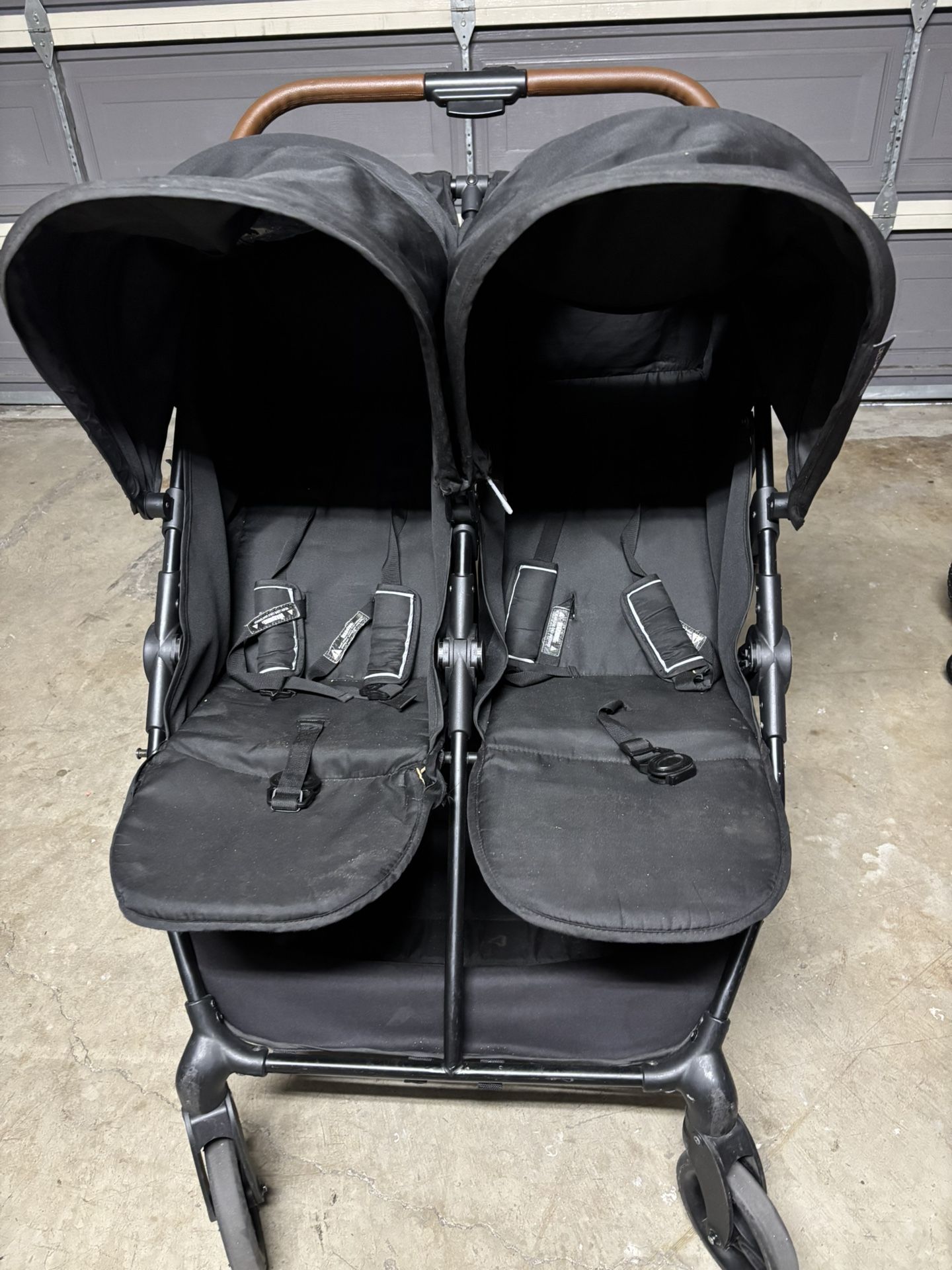 Delta Children Cruzer Double Stroller – Lightweight Side by Side with Reclining Seats, Extendable Canopies and Flat Fold, Black