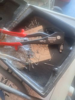 Pop rivet gun