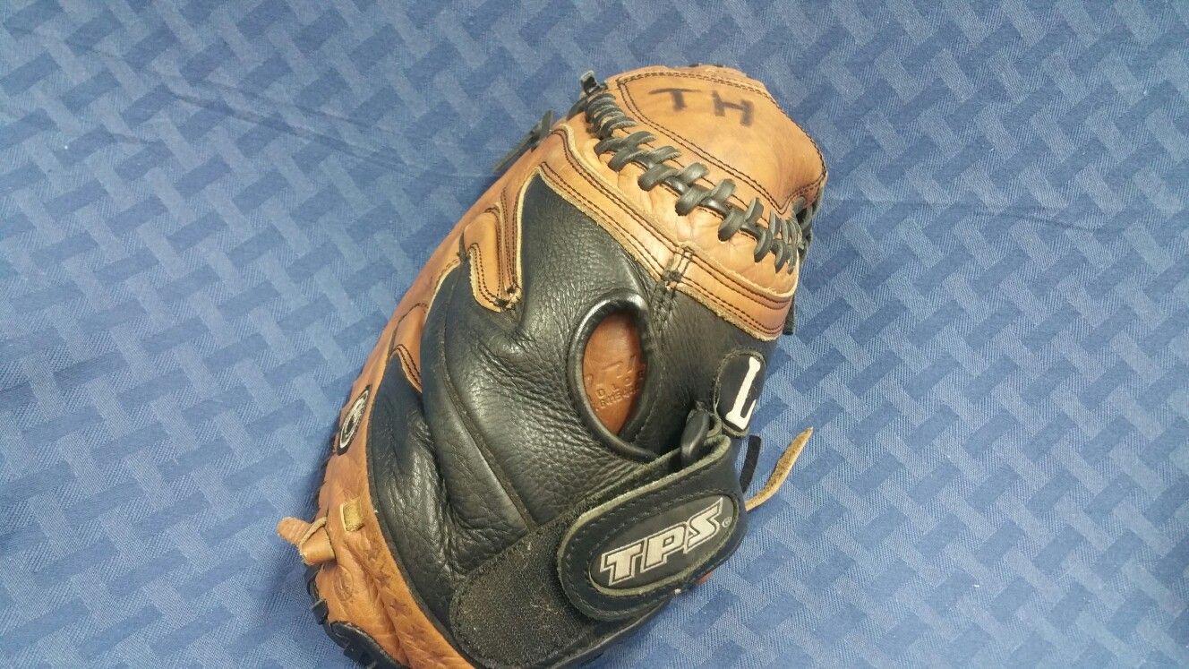 Baseball first baseman glove. Excellent for Sale in San Diego, CA OfferUp
