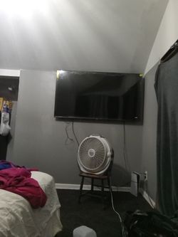75 inch Henson television.
