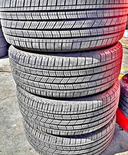 265 65 17 Michelin Tires Con 80% de Vida Las 4
