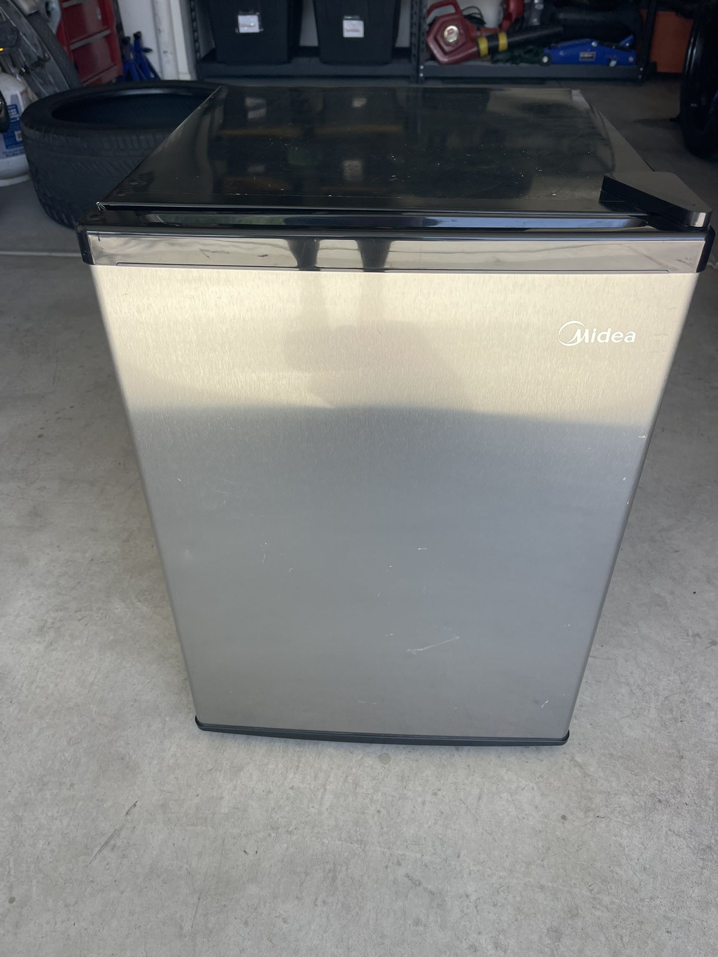Midea Mini Fridge 