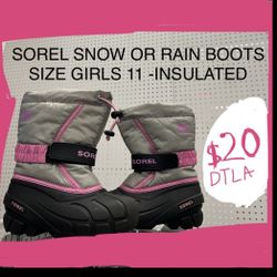 Girls Snow Boots Size 11.     20$ pick up downtown LA Little Tokyo area.