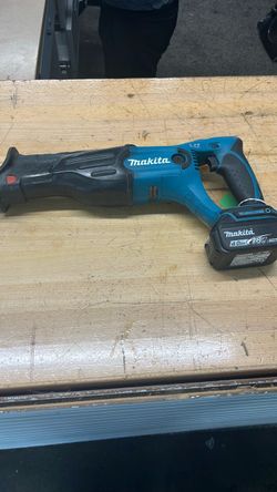 Makita 18V XRJ03 Reciprocating Saw with Battery