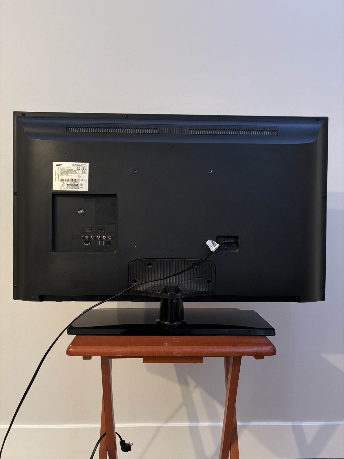 Samsung 39” Tv Electronics & Media