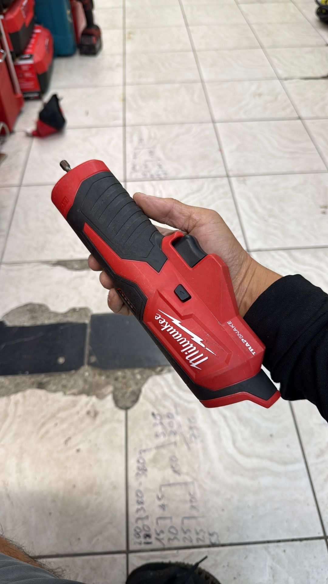 Milwaukee M12 Trapsnake Machine