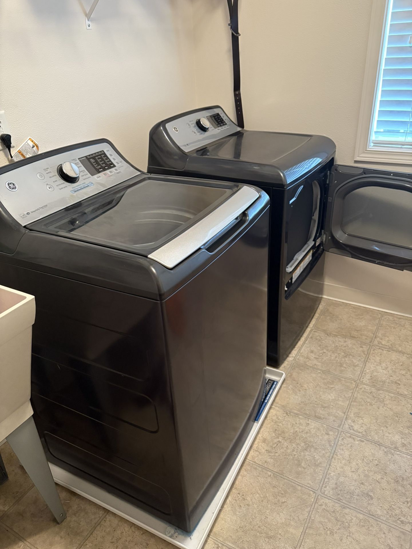 GE Washer/ Dryer Combo