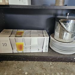 Dinner Plates and Water Glasses- Great for dinner parties