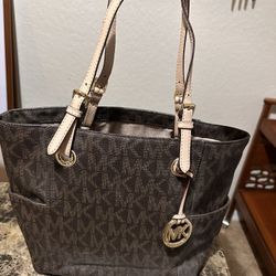 Michael Kors Signature Print Canvas Brown Tote Authentic Great Condition 