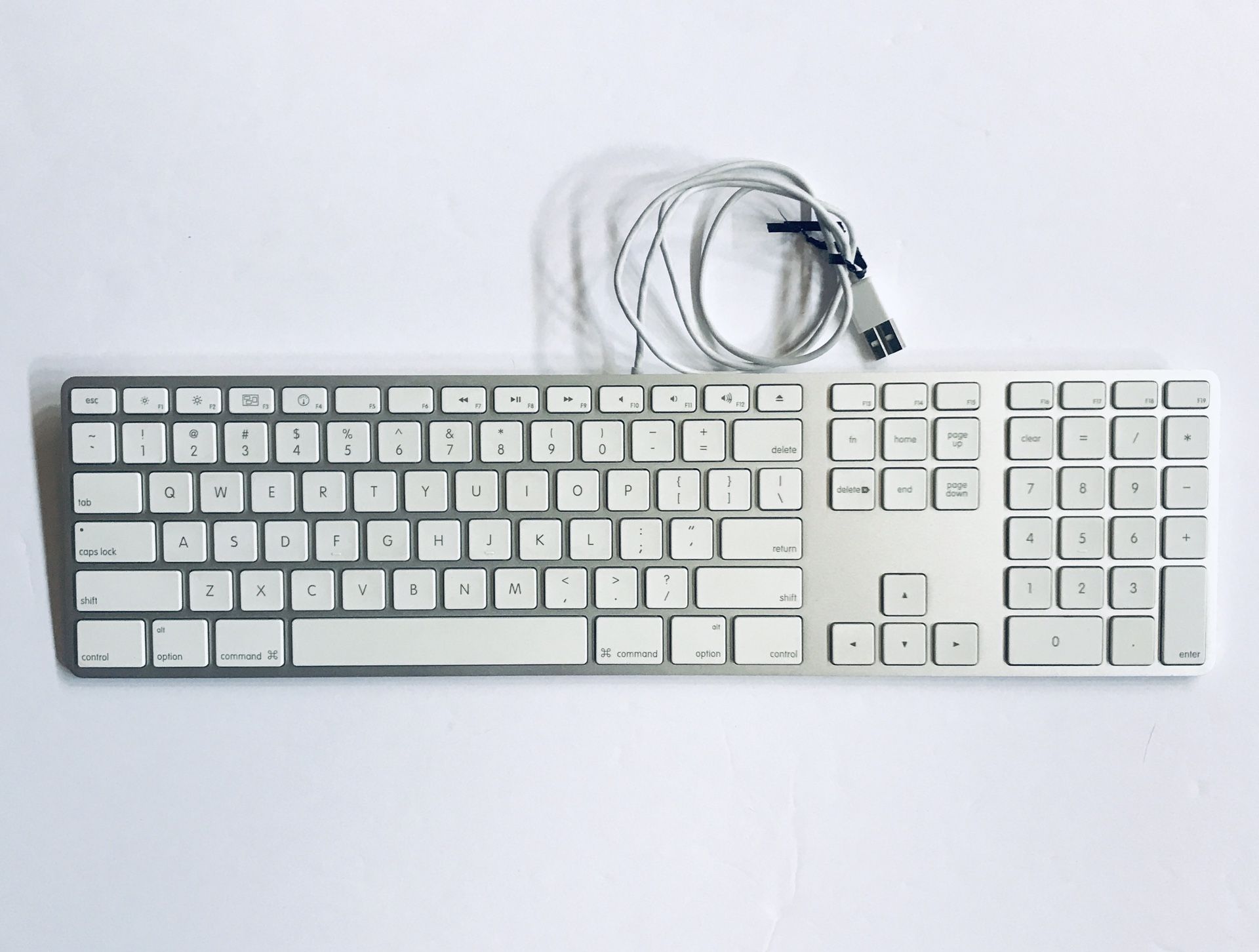 OEM Apple Ultra Slim silver USB Keyboard A1243 w/USB port (x2) +10-key