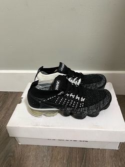 Nike Air VaporMax Flyknit Sneakers 7.5 women