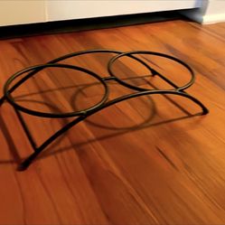 Small Elevated rounded holder used for a plethora of things  -BRAND NEW!