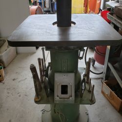 Max Oscillating Spindle Sander.