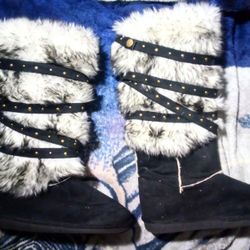 Woman Size 10 Fur Boots