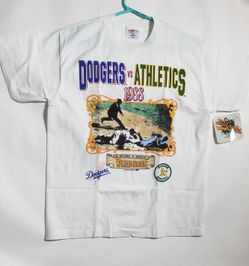 VINTAGE 1988 LOS ANGELES DODGERS VS ATHLETICS WORLD SERIES NATIONAL VS AMERICAN T-SHIRT  ADULT SIZE M NEW
