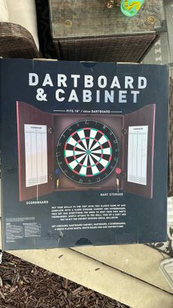 Dartboard & Cabinet