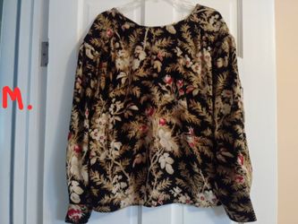 Ladies Size Medium Top