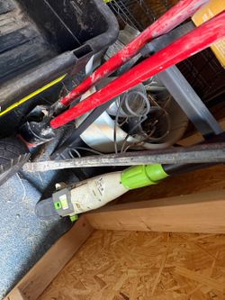 Post-hole digger, clamshell