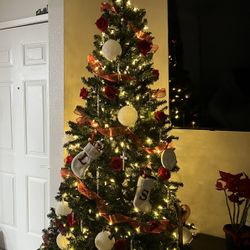 7ft Prelit Christmas Tree 
