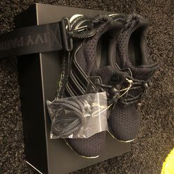 IVY PARK X ULTRABOOST  BLACK HI-RES YELLOW