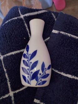 Gekkeikan porcelain sake server