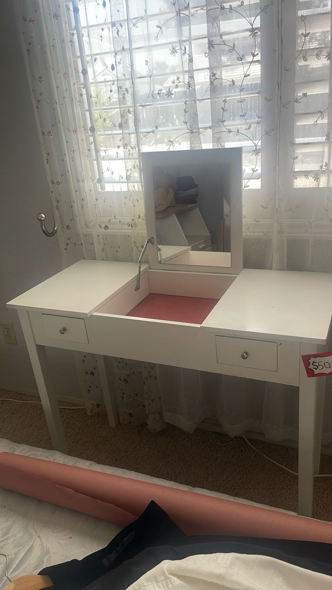 Small Vanity/ Lil Table