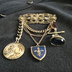 Plendleton Large Dangle Brooch Pin