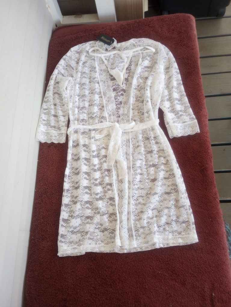 Frederick's of Hollywood Margarita Floral Lace Robe size Medium 