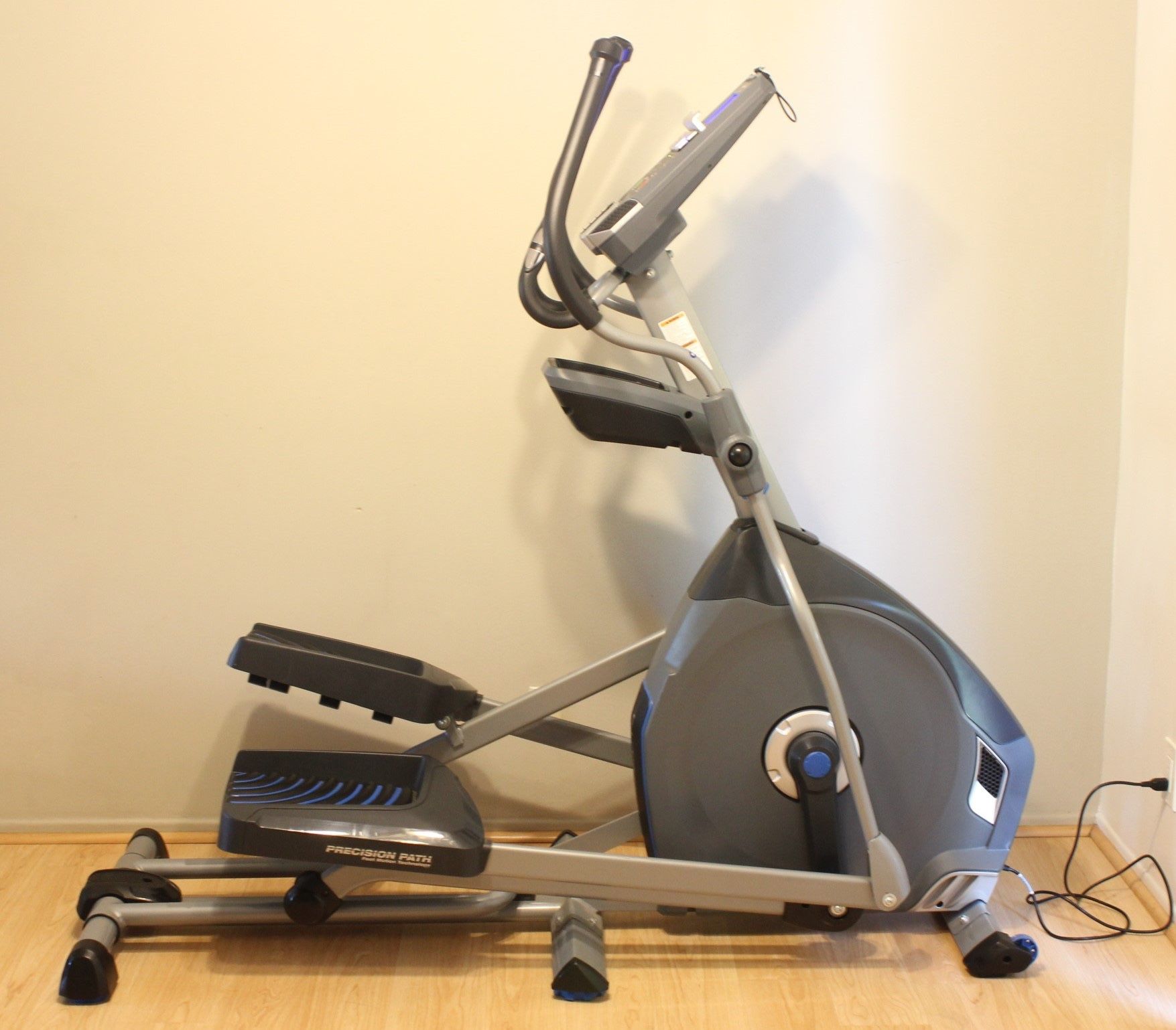 Nautilus E616 Elliptical Cross-Trainer Exercise Workout Machine Fitness Home Gym