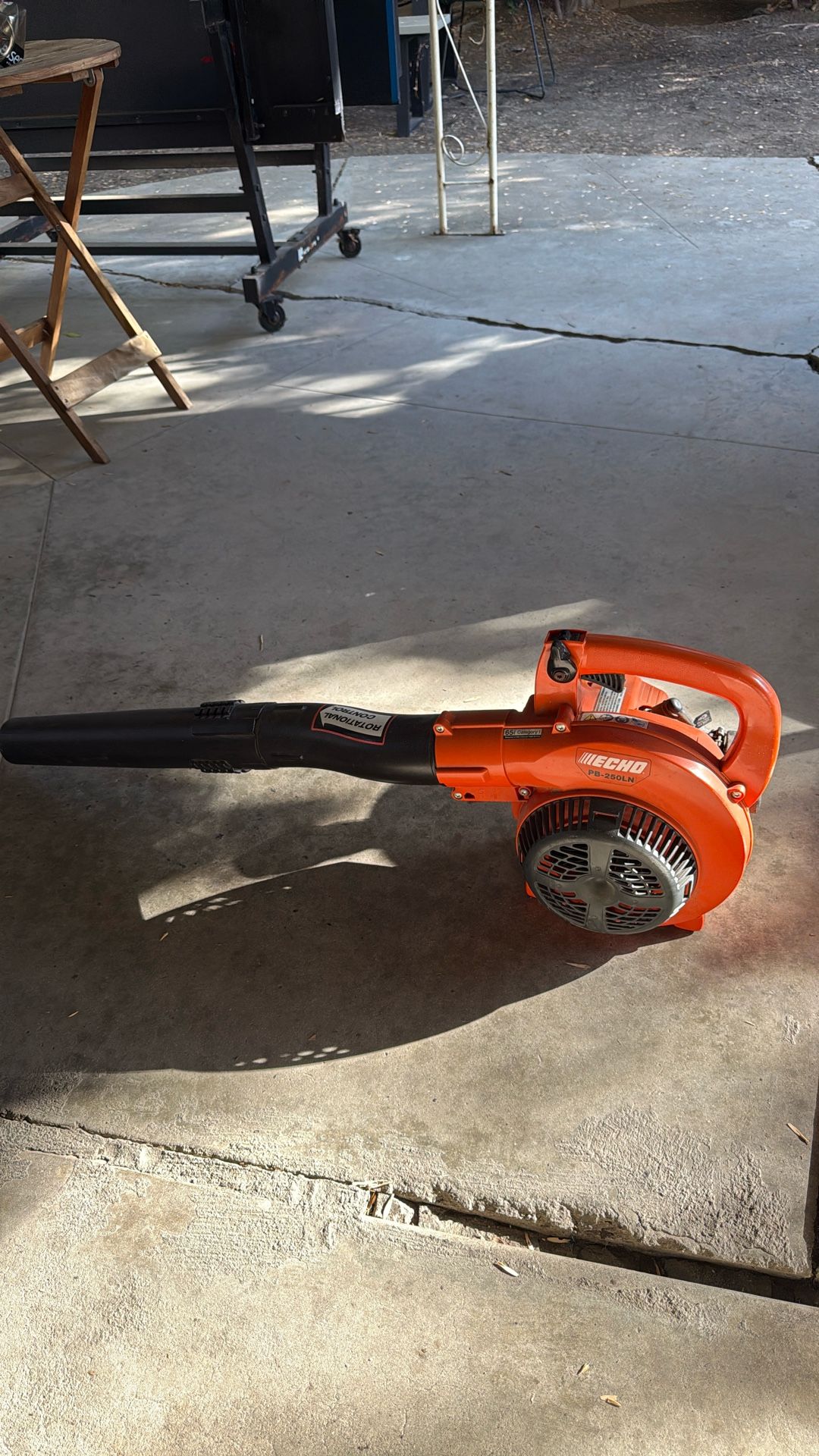 Echo PB-250LN handheld leaf blower