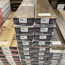 Home Decorators Woodlake Oak Laminate Flooring! 440 Sqft Total! Must Buy All