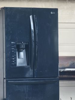 LG FRIDGE 68 tall by32 wide
