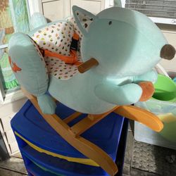 Infant Rocker With Buckles 