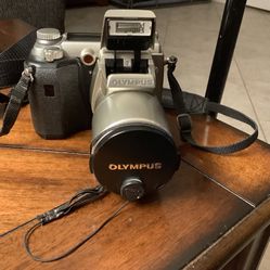 Olympus Camedia C-2100   Ultra Zoom