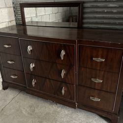 Large 9 Drawer Dresser With Mirror 