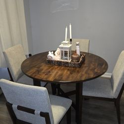 Dinning Table w/4 Chairs 