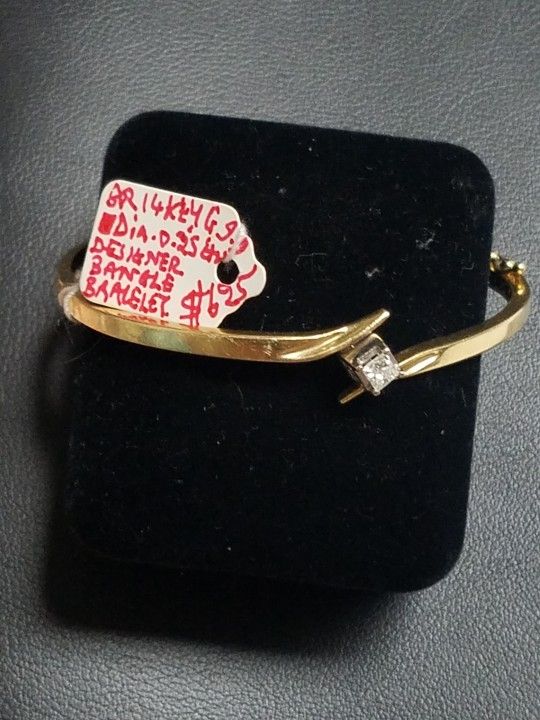 14k Yellow Gold Diamond 0.25ctw Designer Bangle Bracelet