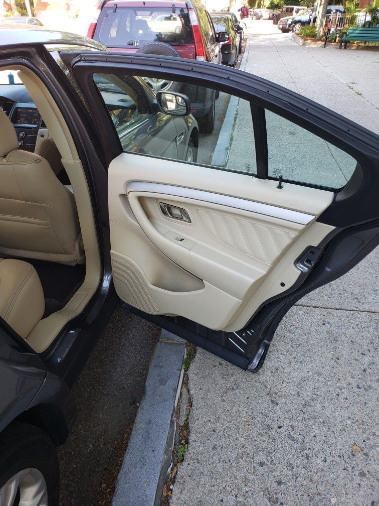 2013 Ford Taurus