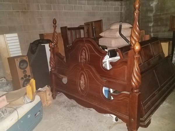 Arbek Canterbury Walnut 4pc Bedroom Set King Size Post Bed Armoire And Dresser W 3 Panel Mirror For Sale In Baytown Tx Offerup