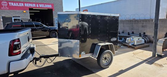 ENCLOSED CARGO TRAILER VNOSE LED LIGHTS
