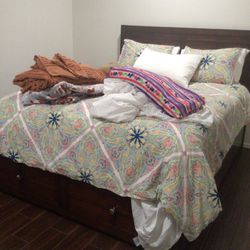 3 Piece Queen Bed Set. Bed, Side Table, Dresser With Mirror.