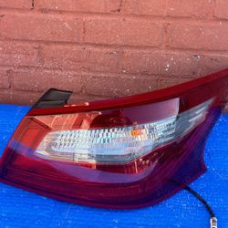 2016-2018 Nissan Altima Tail Light Right Passanger Side
