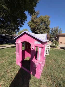 45$$$ Kids Plastic Outdoor Playhouse Pink delivery available