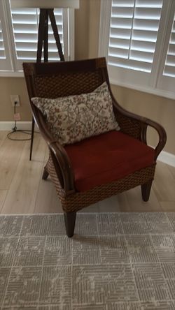 Accent chair