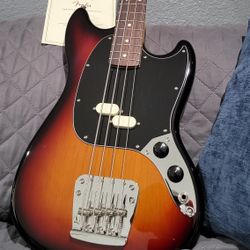 Fender American Professional Classic Mustang Bass - Electric Guitar