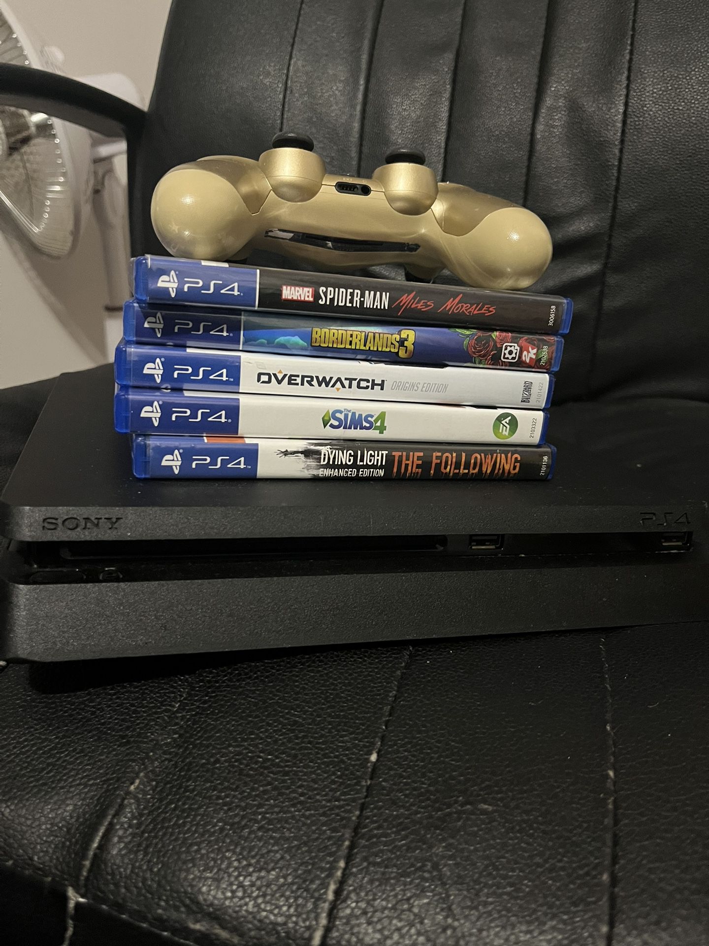 PlayStation 4 With Accessories 