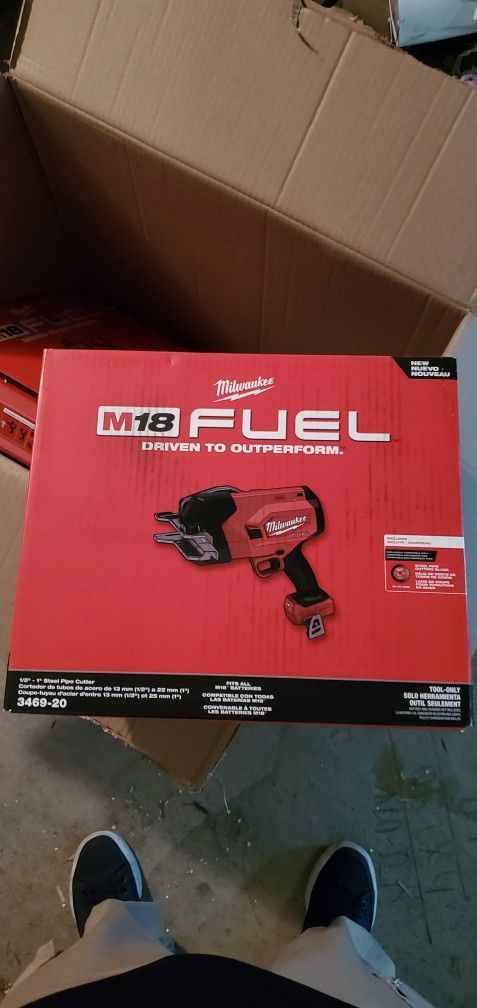 Milwaukee M18 Steel Pipe Cutter