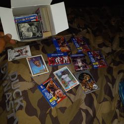 Old Good Condition Baseball  Foot Ball And Alot Of Basket Ball Card